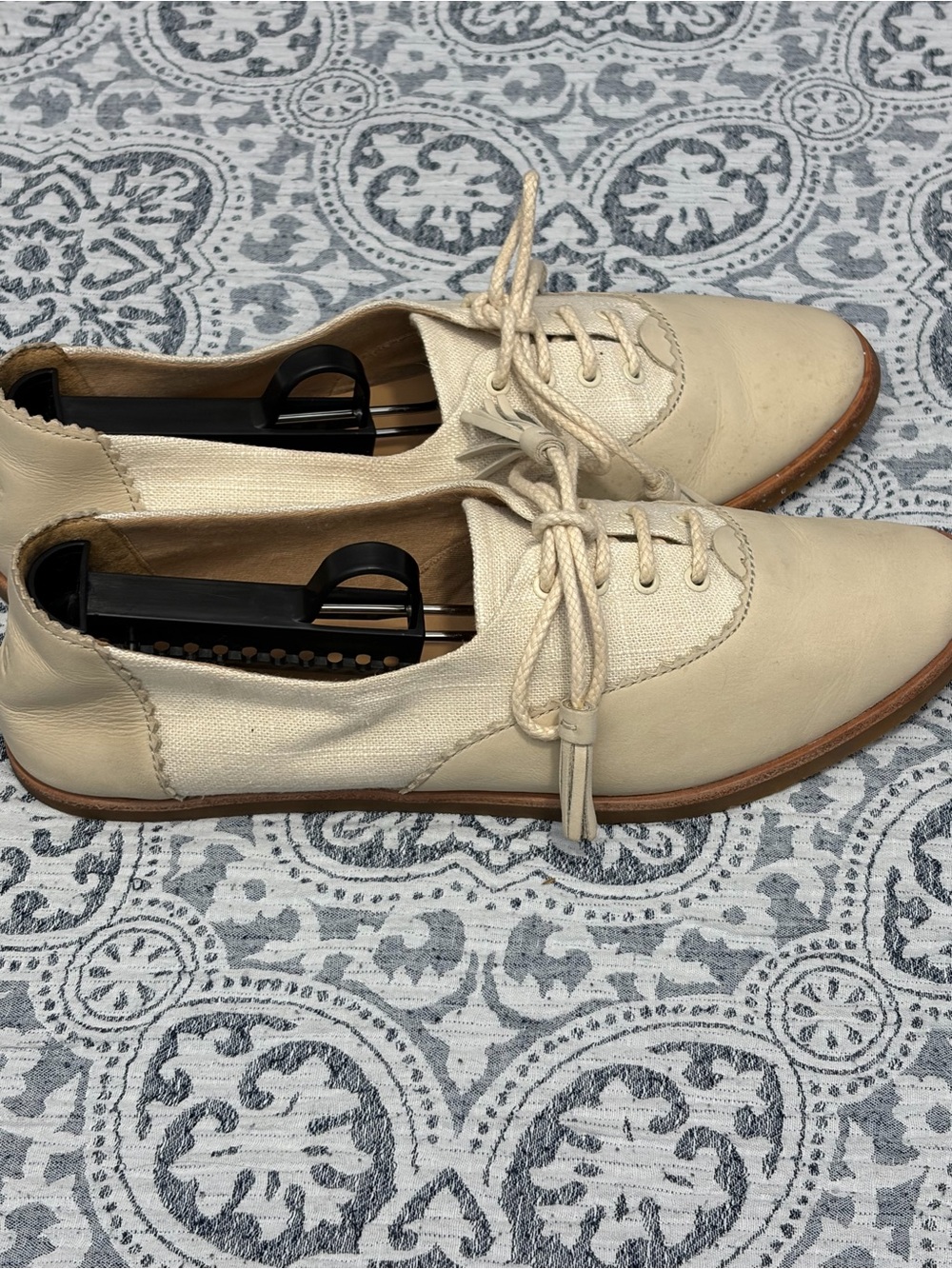 UGG Women's Nolita Oxford flats in the color Water Lily 8.5 - Picture 5 of 10